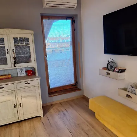 Postcard View 풀라