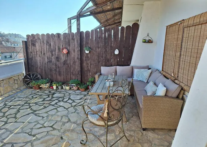 Postcard View 풀라